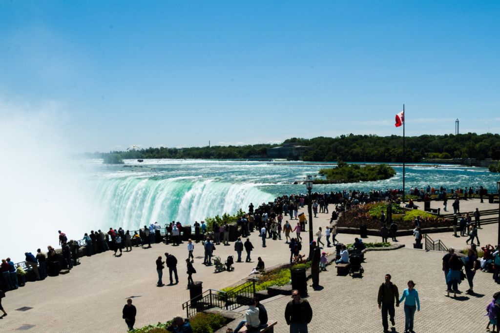 What is the best season to visit Niagara Falls?