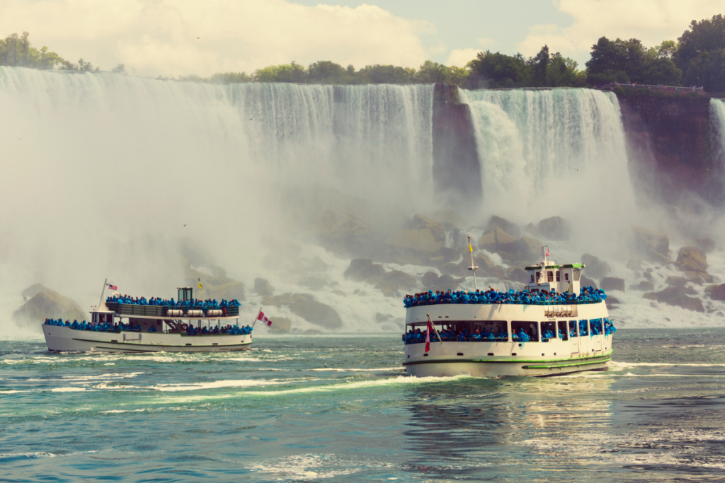 What is the best season to visit Niagara Falls?