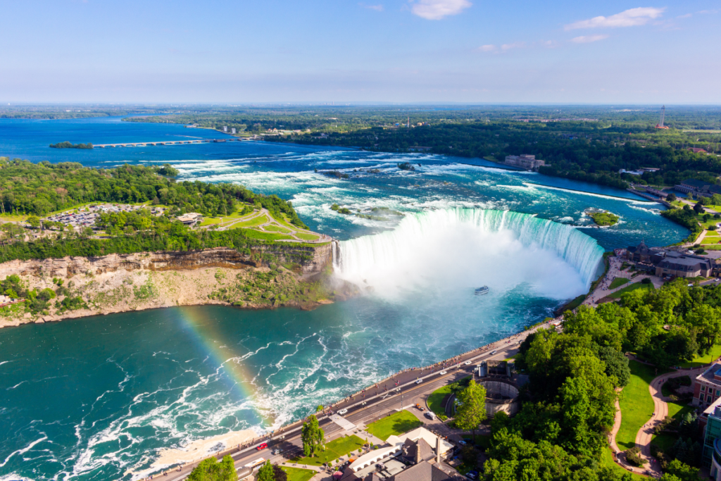 What is the best season to visit Niagara Falls?