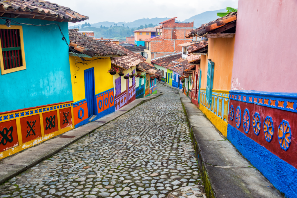 What is the cheapest month to travel to Colombia?